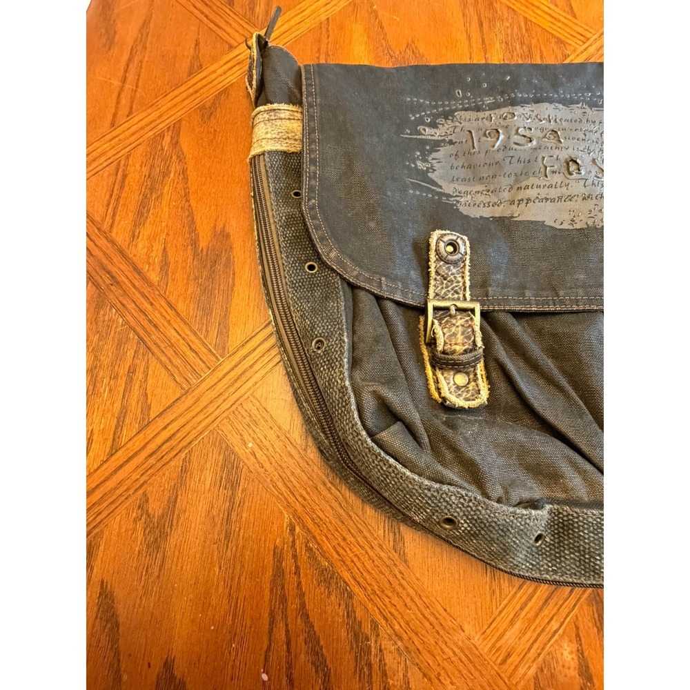 Vintage Distressed Fossil - Picture 3 of 9